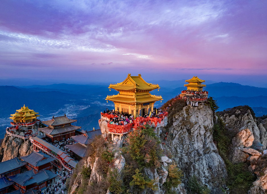 【仙境老君山】5日跟團(tuán)游   /神州牡丹園/龍門石窟/少林寺/天池峰林峽/太行古鎮(zhèn)/青龍宮/云臺(tái)雪鄉(xiāng)/洛陽(yáng)古都夜8點(diǎn)/